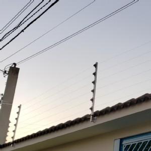 Vai viajar? Veja 5 vantagens de ter uma central eletrificadora Wi-Fi e deixar sua casa segura